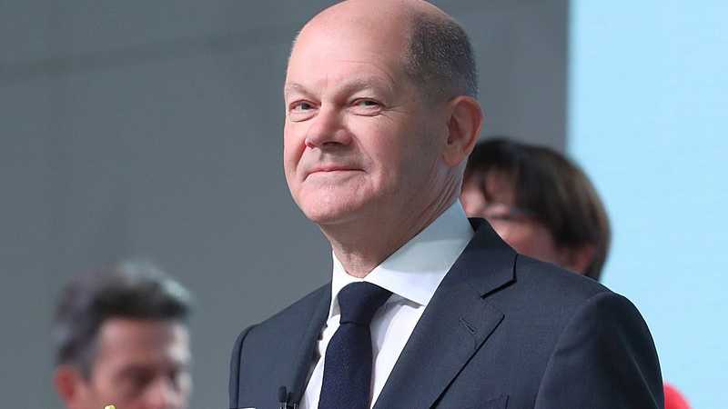 The current German chancellor, Olaf Scholz, is irreligious., tags: bundeskanzler scholz im - CC BY-SA