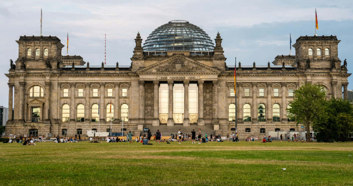 Der Aufstieg von Parteien und Bewegungen: Berlin im Zentrum der deutschen Politik